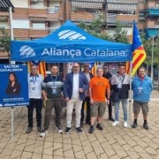 Imatge d'una parada informativa d'Aliança Catalana